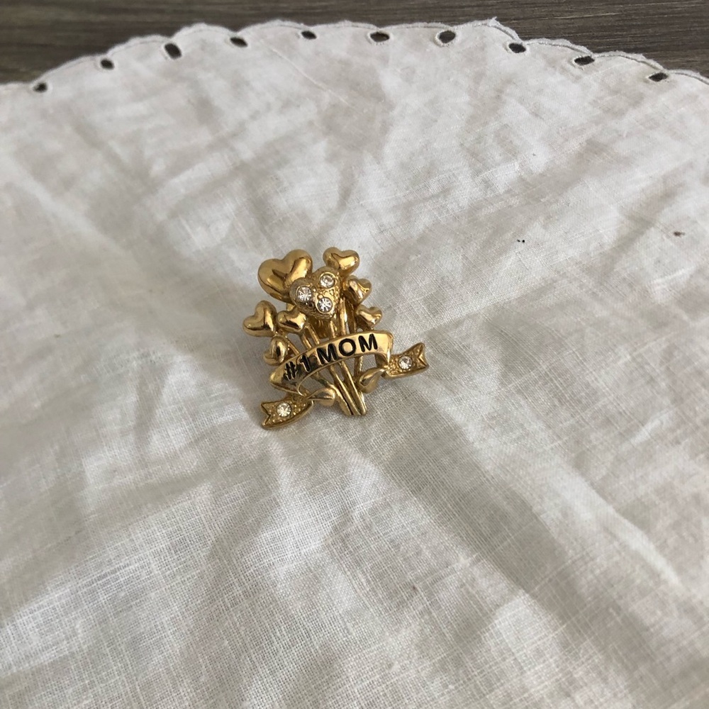 Vtg "#1 MOM" Heart Bouquet Pin